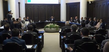 Նախարարները «դասից փախել էին»․ կառավարության 10 րոպեանոց նիստը՝ կիսադատարկ դահլիճում