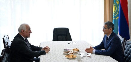 Վահագն Խաչատուրյանը գրառում է կատարել Հայաստանում Ղազախստանի դեսպանատանը բացված սգո մատյանում