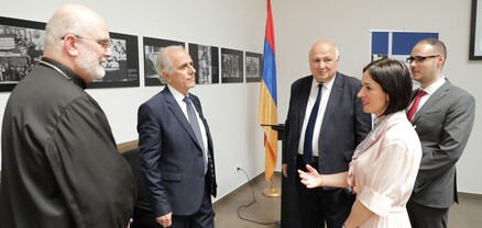 Ժաննա Անդրեասյանը պետական պարգև է հանձնել սփյուռքահայ մտավորականների