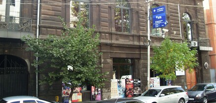 Ավինյանենց դուքյանի որոշմամբ կրճատվել է Մհեր Մկրտչյան արտիստական թատրոնի գեղարվեստական ղեկավարի հաստիքը