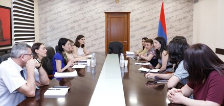 ԿԳՄՍ նախարարը հանդիպել է Արմավիրի թիվ 4 ավագ դպրոցի մանկավարժների հետ