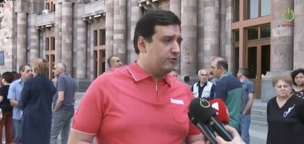 Ֆիրդուսիի բնակիչների բողոքի ակցիան կառավարության շենքի դիմաց․ ՈւՂԻՂ