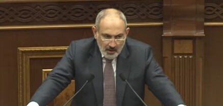 Նիկոլ Փաշինյանն ակնոց է կրում