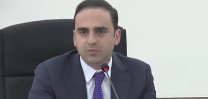 Ինչքա՞ն ասեմ՝ փոսեր, փոսեր... գնացեք, անձամբ լցրեք ասֆալտը. Ավինյանը մի շաբաթ ժամանակ տվեց