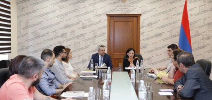 ԿԳՄՍ նախարարը հանդիպել է գրական ոլորտի ներկայացուցիչների հետ
