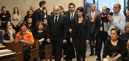 Վարչապետը տիկնոջ հետ մասնակցել է Վիգեն Խաչատրյանի հոգեհանգստի արարողությանը