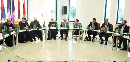 Մայր Աթոռում տեղի է ունեցել նորաստեղծ «Գավիթ» հարթակի անդրանիկ քննարկումը