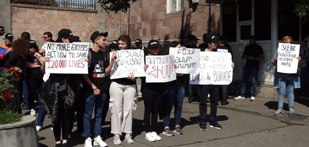 «SOS Artsakh». 24-ժամյա նստացույց ՌԴ դեսպանատան դիմաց․ ՈւՂԻՂ