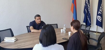 Արման Թաթոյանը հանդիպել է Վագիֆ Խաչատրյանի դստեր հետ