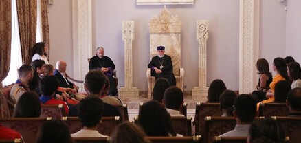 Ամենայն Հայոց Կաթողիկոսն ընդունել է ՀԲԸՄ-ի տարբեր ծրագրերի սփյուռքահայ երիտասարդներին