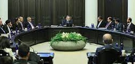 Կառավարությունը ռեկորդային կարճ՝ 13 րոպեանոց նիստեր է անցկացնում․ քաղհասարակությունը լռում է