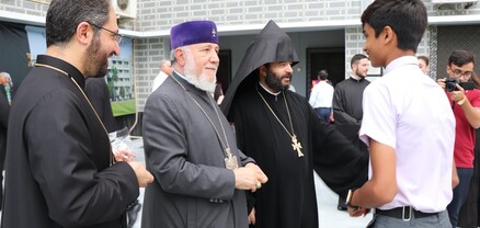 Ամենայն Հայոց Կաթողիկոսն այցելել է Կալկաթայի Հայոց մարդասիրական ճեմարան
