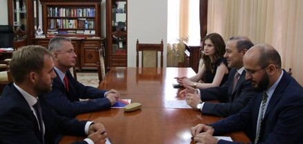 ՀՀ ԱԽ քարտուղարը Լեհաստանի դեսպանին է ներկայացրել ԼՂ-ում ստեղծված հումանիտար ծանր իրավիճակը