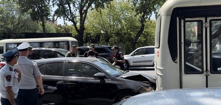 Նախագահականի դիմաց Lexus-ը հարվածել է 47 համարի ավտոբուսին