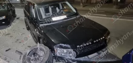 Խոշոր վթար Երևանում. բախվել են Range Rover-ը, Mercedes-ը, Lexus-ը, Mitsubishi-ն,Volkwagen-ը և Opel-ը․ shamshyan.com