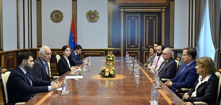 Վահագն Խաչատուրյանը Երախտագիտության մեդալներ է հանձնել Բրայան Արդունին և Ռուբեն Փոլ Ադալյանին