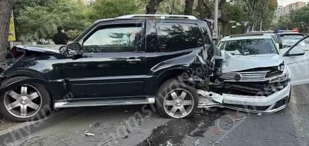 Երևանում 23-ամյա վարորդը Volkswagen-ով Գրողների միության շենքի դիմաց բախվել է կայանված Mitsubishi-ին. shamshyan.com