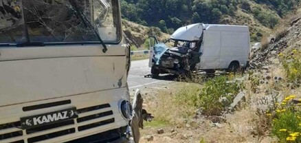 Մեղրի-Երևան ավտոճանապարհին բախվել են «Mercedes Sprinter»-ը և «KamAZ»-ը․ կան տուժածներ