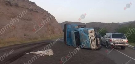 Վայոց ձորի մարզում բախվել են Volkswagen Vento-ն ու ավազով բարձված Zil MMZ-ն․ shamshyan.com