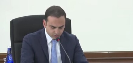 Էլի ինձ 1-2 տխրահռչակ տեսանյութեր են ուղարկել, որտեղ էլի ավտոմեքենան ընկնում է փոսը. Ավինյան