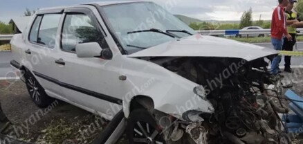 Գեղարքունիքում բախվել են ЗИЛ 130-ը ու Volkswagen Vento-ն. վերջինն էլ բախվել է երկաթե արգելապատնեշին․ shamshyan.com