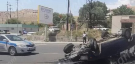Բախվել են Opel-ը, Mercedes-ը և ВАЗ 2104-ը, որը գլխիվայր շրջվել է․ shamshyan.com