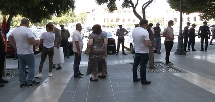 Բողոքի ակցիա կառավարության շենքի մոտ. ՈւՂԻՂ