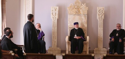 Ամենայն Հայոց Կաթողիկոսն ընդունել է նորաօծ քահանաներին