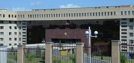 Ասացին՝ Պապիկյանը վաղը կընդունի ձեզ. անհետ կորածների ծնողները դուրս եկան ՊՆ շենքից