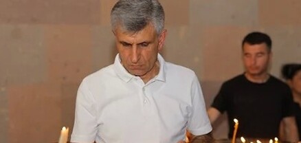 Դավիթ Իշխանյանը և խորհրդարանի պատգամավորները Ստեփանակերտի Մայր տաճարում մասնակցել են պատարագի