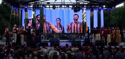 Մի քանիսը գյուղերից ոտքով են եկել, մի մասն էլ գիշերը հացի հերթերում է անցկացրել․  արցախյան խումբը՝ «Գութան» փառատոնում