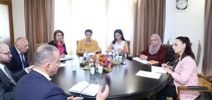 Քերոբյանը ԱՄԷ դեսպանի հետ քննարկել է տնտեսական համագործակցության հեռանկարային ուղղությունները