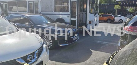 Ալեն Սիմոնյանի ավտոշարասյունը ժամերով 2-րդ գծում կանգնած է․ վարորդները բողոքում են․ լուսանկար