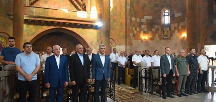 Արցախի ներկա և նախկին պաշտոնյաները մասնակցել են Հանրապետության օրվան նվիրված մաղթանքին, հոգեհանգստյան կարգին