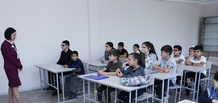 «Ձեզ շատ ենք սիրում»․ Ժաննա Անդրեասյանը հանդիպել է Արցախից բռնի տեղահանված աշակերտներին