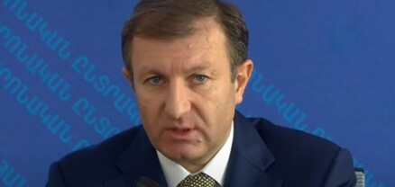 Սիրտ չկա շնորհավորելու, կներես մեզ, Հայաստանի Հանրապետություն. Արմեն Սմբատյան