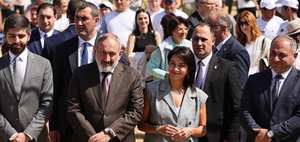 Նիկոլ Փաշինյանը կնոջ հետ մասնակցել է «Բերքի տոնին»