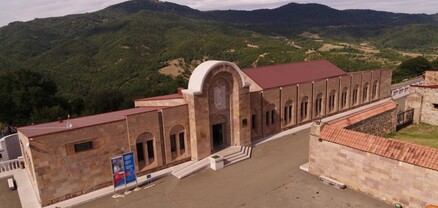 Մուշից ոտքով գաղթած, ոչ տառաճանաչ երկու կնոջ չափ խելք չունեք․ Նաիրա Եղիազարյան