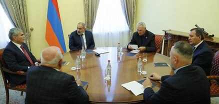 Վարչապետը հանդիպել է արտախորհրդարանական քաղաքական ուժերի հետ