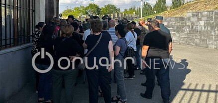 Ցուցակագրում են, քիչ-քիչ մտնում ենք ներս․ անհետ կորածների ծնողները կհանդիպեն Պապիկյանի հետ