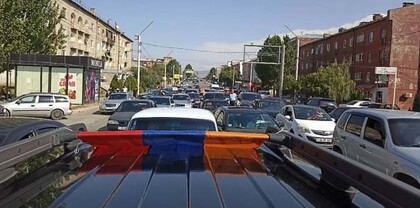Էլ սպասելու տեղ չկա, էլ զիջելու բան չկա. գյումրեցիները ավտոերթ են իրականացրել