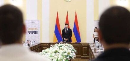 Ալեն Սիմոնյանը հավաստագրեր է հանձնել «Ամառային դպրոց» ծրագրի մասնակիցներին
