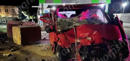 Սյունիքի մարզում Ford Transit-ը բախվել է բետոնե պատնեշին. կա 1 զոհ, 1 վիրավոր․ shamshyan.com