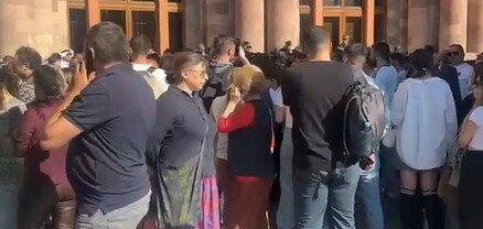 Բողոքի ակցիա ՀՀ կառավարության մոտ. քաղաքացիները փողոց են փակում