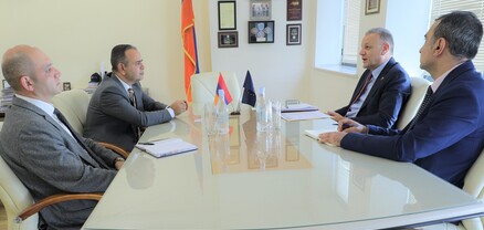 Զարեհ Սինանյանը ԵՄ պատվիրակության ղեկավարի հետ քննարկել է ԼՂ-ից բռնի տեղահանվածների կարիքները