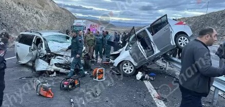 Շիրակի մարզում բախվել են Mitsubishi Grandis-ն ու Nissan Tiida-ն. կա 3 զոհ, 7 վիրավոր. shamshyan.com