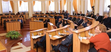 Արցախցի պաշտոնյաներն ինչ-որ բանի են սպասում. ինչու նիստ չեն նախաձեռնում. Ժողովուրդ