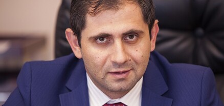 Սուրեն Պապիկյանը երես է թեքել իր թիմակիցներից, չի շփվում նրանց հետ․ Ժողովուրդ