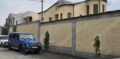 Առինջ գյուղում հայտնի դատավորի եղբոր տնից գողացել են 50 հազար դոլար, 150 հազար դոլարի ոսկյա զարդեր ու ոսկյա ժամացույցներ. shamshyan.com