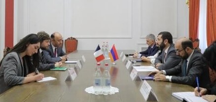 Բաքոյանը ՀՀ-ում Ֆրանսիայի դեսպանի հետ քննարկել է Արցախից բռնի տեղահանվածներին վերաբերող հարցեր
